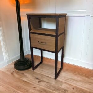 Buro cajonera alta estilo industrial en cuarto